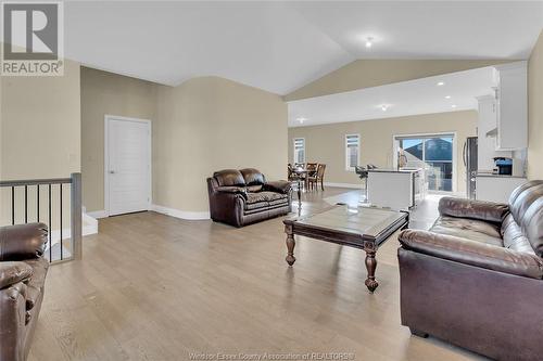 305 Morin Road, Amherstburg, ON - Indoor Photo Showing Living Room