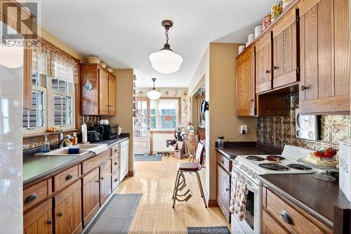 4726 Howard, Windsor, ON - Indoor Photo Showing Kitchen