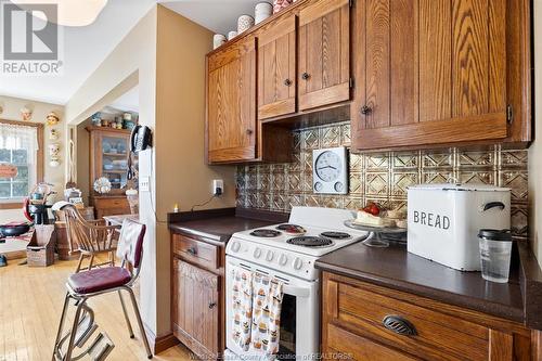 4726 Howard, Windsor, ON - Indoor Photo Showing Kitchen