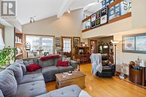 4726 Howard, Windsor, ON - Indoor Photo Showing Living Room