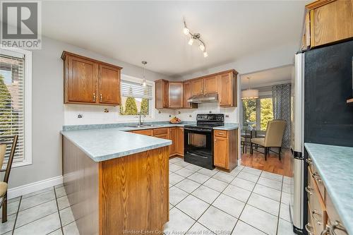 2083 Shawnee Road, Tecumseh, ON - Indoor Photo Showing Kitchen