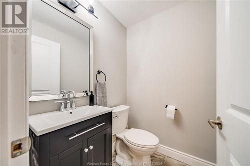 2083 Shawnee Road, Tecumseh, ON - Indoor Photo Showing Bathroom