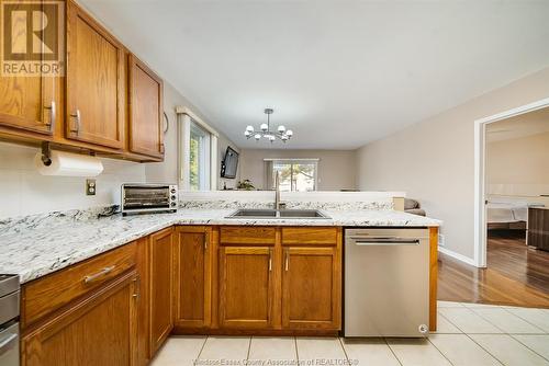 4596 Gapam Court, Windsor, ON - Indoor Photo Showing Kitchen