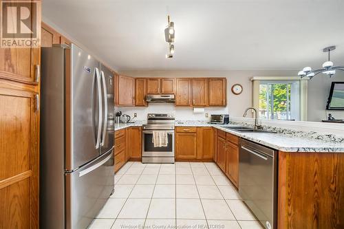 4596 Gapam Court, Windsor, ON - Indoor Photo Showing Kitchen With Double Sink