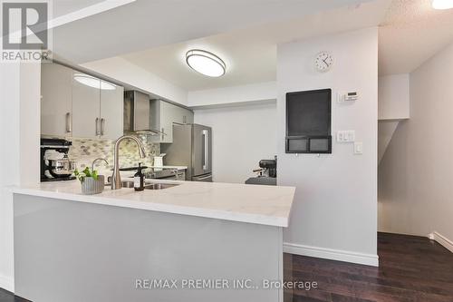 226 - 3 Everson Drive, Toronto, ON - Indoor Photo Showing Kitchen