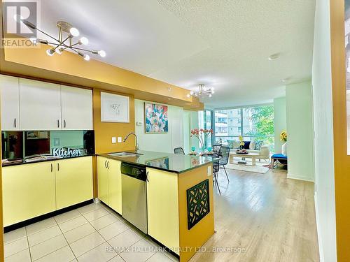 207 - 5740 Yonge Street, Toronto, ON - Indoor Photo Showing Kitchen