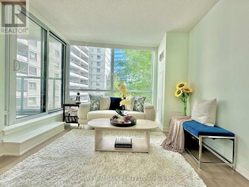 207 - 5740 Yonge Street, Toronto, ON - Indoor