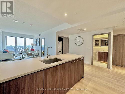 1902 - 25 Mcmahon Drive, Toronto, ON - Indoor Photo Showing Kitchen