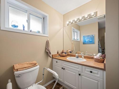 B-4615 Muir Rd, Courtenay, BC - Indoor Photo Showing Bathroom