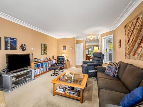 B-4615 Muir Rd, Courtenay, BC - Indoor Photo Showing Living Room