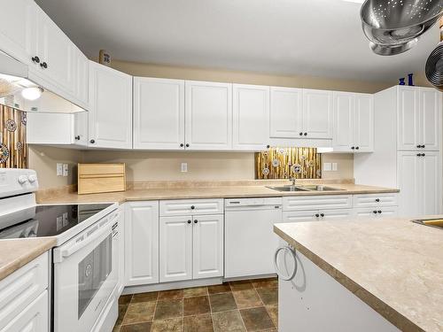 B-4615 Muir Rd, Courtenay, BC - Indoor Photo Showing Kitchen With Double Sink