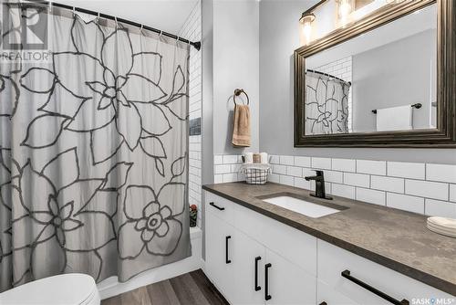 802 31St Street W, Saskatoon, SK - Indoor Photo Showing Bathroom