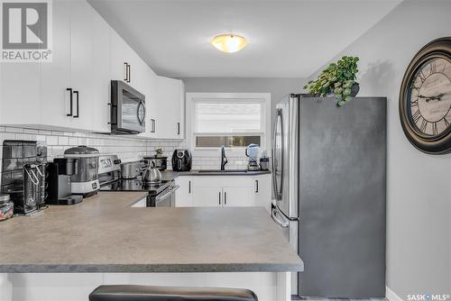 802 31St Street W, Saskatoon, SK - Indoor Photo Showing Kitchen