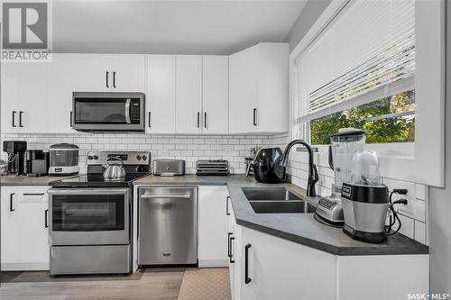 802 31St Street W, Saskatoon, SK - Indoor Photo Showing Kitchen With Double Sink