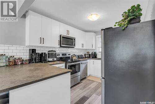 802 31St Street W, Saskatoon, SK - Indoor Photo Showing Kitchen