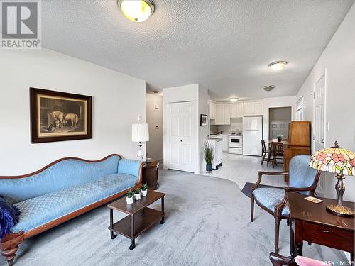 3129 Milton Street, Saskatoon, SK - Indoor Photo Showing Living Room