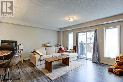 1989 Ottawa Street S Unit# 51, Kitchener, ON - Indoor Photo Showing Living Room