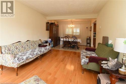 39 East 39Th Street, Hamilton, ON - Indoor Photo Showing Living Room