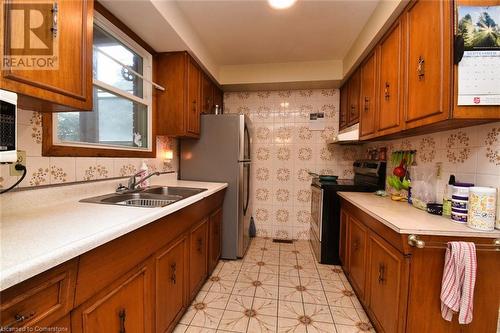 39 East 39Th Street, Hamilton, ON - Indoor Photo Showing Kitchen With Double Sink