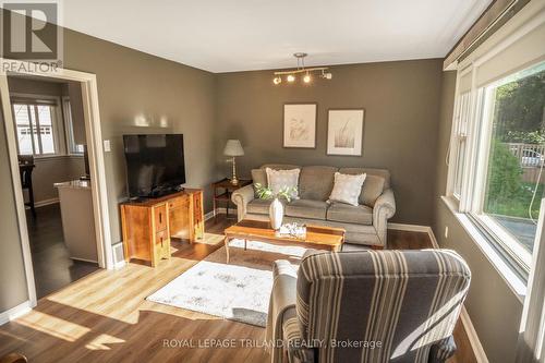 22 Breton Park Crescent, London, ON - Indoor Photo Showing Living Room