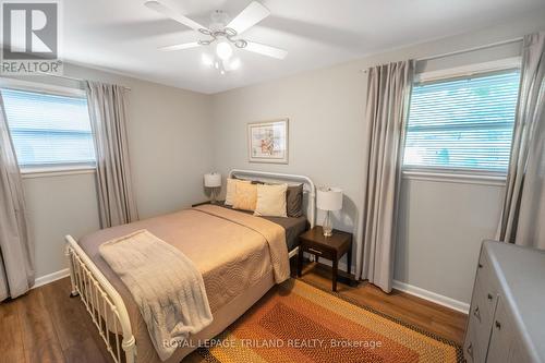 22 Breton Park Crescent, London, ON - Indoor Photo Showing Bedroom