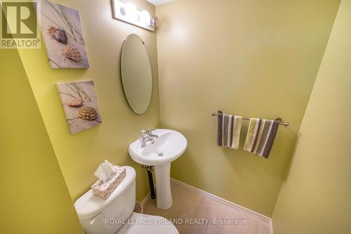 22 Breton Park Crescent, London, ON - Indoor Photo Showing Bathroom