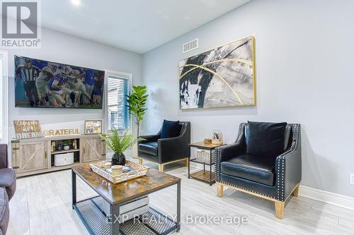 5785 Ironwood Street, Niagara Falls, ON - Indoor Photo Showing Living Room