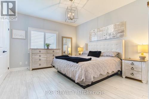 5785 Ironwood Street, Niagara Falls, ON - Indoor Photo Showing Bedroom