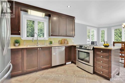 177 Sandra Crescent, Clarence-Rockland, ON - Indoor Photo Showing Kitchen With Stainless Steel Kitchen With Double Sink