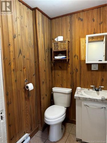 255 St-Francois Street, Edmundston, NB - Indoor Photo Showing Bathroom