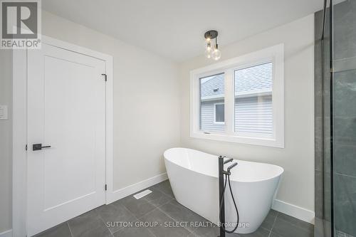 71 Wayside Lane, Southwold (Talbotville), ON - Indoor Photo Showing Bathroom