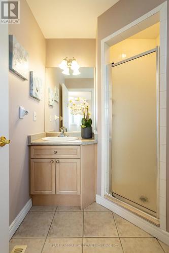 1756 Birchwood Drive, London, ON - Indoor Photo Showing Bathroom