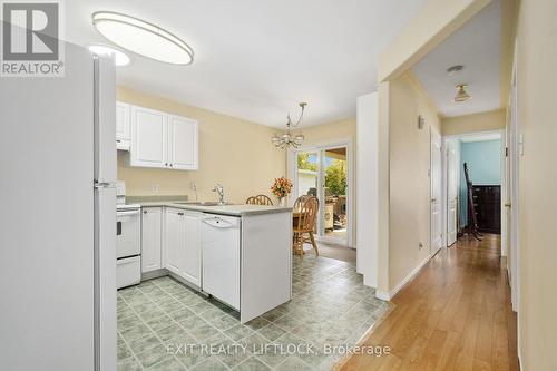 819 Wentworth Street, Peterborough (Monaghan), ON - Indoor Photo Showing Kitchen