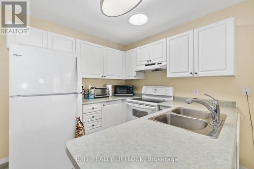 819 Wentworth Street, Peterborough (Monaghan), ON - Indoor Photo Showing Kitchen With Double Sink