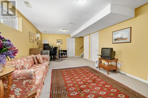 819 Wentworth Street, Peterborough (Monaghan), ON - Indoor