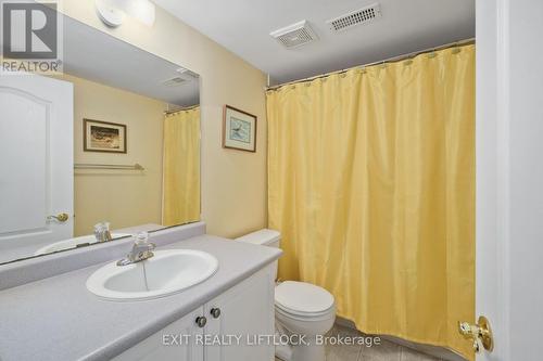 819 Wentworth Street, Peterborough (Monaghan), ON - Indoor Photo Showing Bathroom