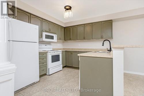 177 Sunny Meadow Boulevard, Brampton, ON - Indoor Photo Showing Kitchen