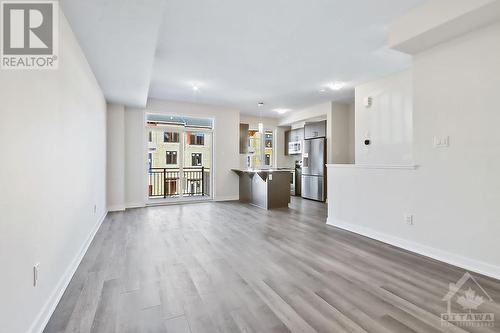 402 Jewelwing Private, Ottawa, ON - Indoor Photo Showing Living Room