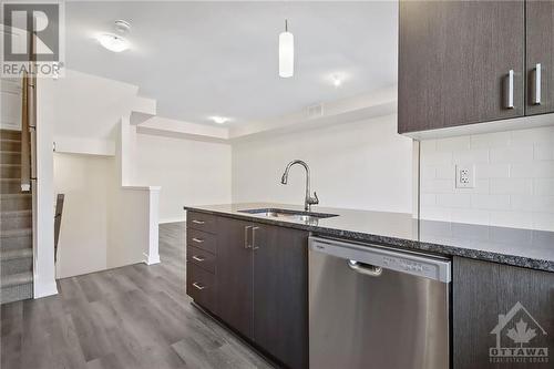 402 Jewelwing Private, Ottawa, ON - Indoor Photo Showing Kitchen With Upgraded Kitchen