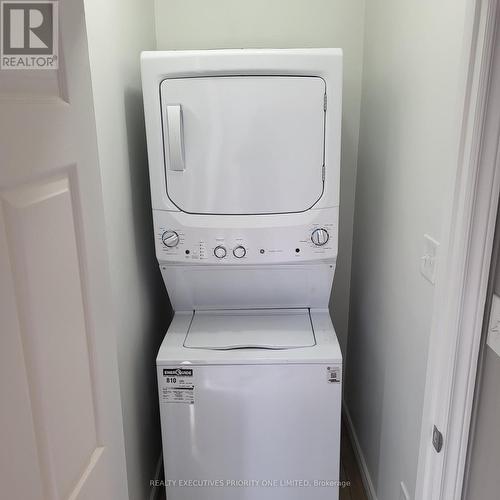 53 Crestwood Road, Vaughan, ON - Indoor Photo Showing Laundry Room