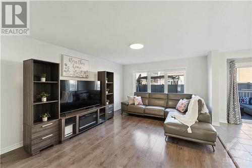 777 Logperch Circle, Ottawa, ON - Indoor Photo Showing Living Room