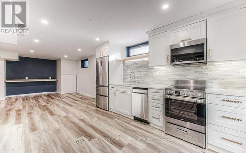 371 Strawberry Crescent, Waterloo, ON - Indoor Photo Showing Kitchen With Upgraded Kitchen