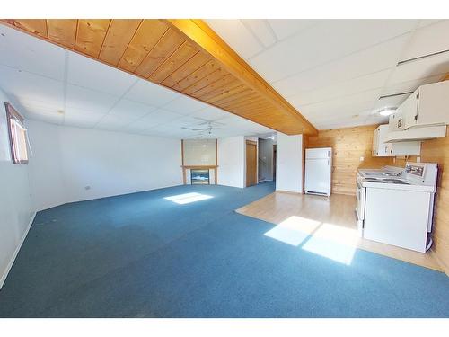 315/319 Green Street, Kimberley, BC - Indoor Photo Showing Kitchen