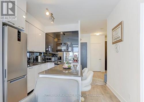 1005 - 9471 Yonge Street, Richmond Hill, ON - Indoor Photo Showing Kitchen