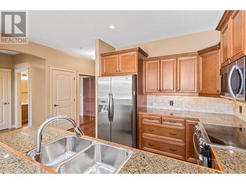 2760 Auburn Road Unit# 102, West Kelowna, BC - Indoor Photo Showing Kitchen With Double Sink