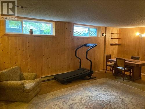 Pine panelling and oversized windows - 1628 Grant Avenue, Cornwall, ON - Indoor