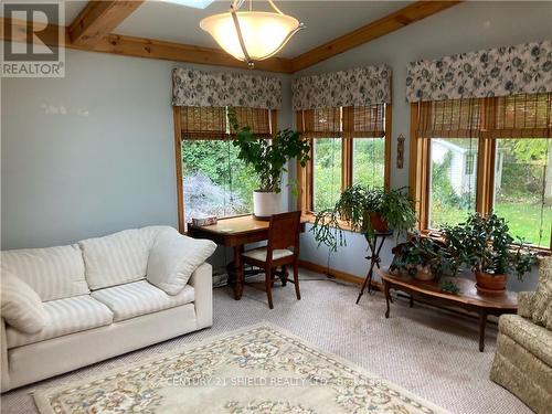 1628 Grant Avenue, Cornwall (717 - Cornwall), ON - Indoor Photo Showing Living Room