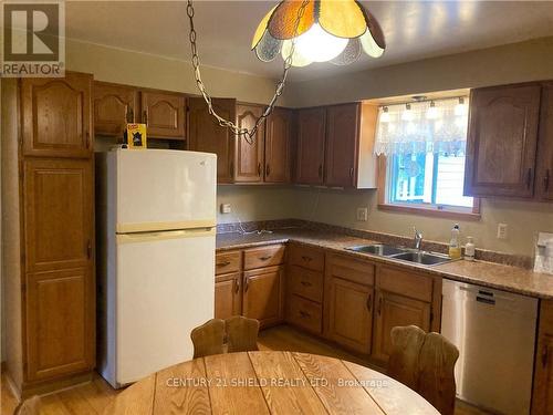 1628 Grant Avenue, Cornwall (717 - Cornwall), ON - Indoor Photo Showing Kitchen With Double Sink