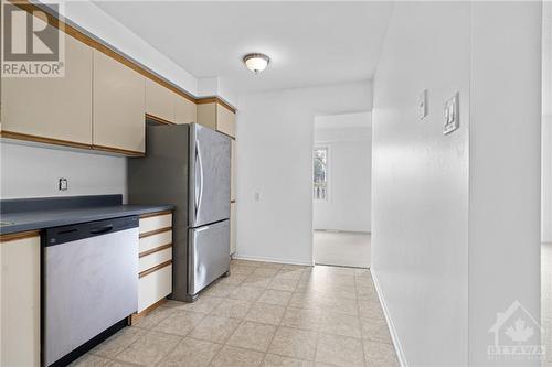 1771 Axminster Court, Ottawa, ON - Indoor Photo Showing Kitchen With Stainless Steel Kitchen