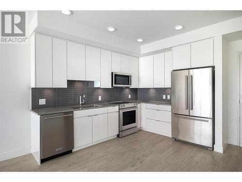 1232 Ellis Street Unit# 506, Kelowna, BC - Indoor Photo Showing Kitchen With Stainless Steel Kitchen